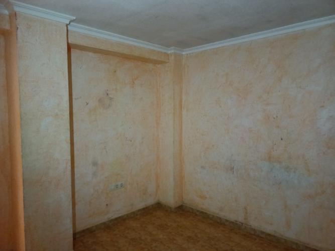 CASA INDEPENDIENTE CON COCHERA Y PATIO POR LA IGLESIA VIEJA EN YECLA