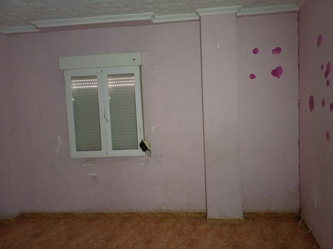 CASA INDEPENDIENTE CON COCHERA Y PATIO POR LA IGLESIA VIEJA EN YECLA