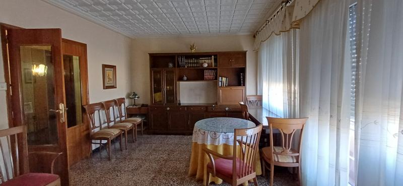 PISO GRANDE CERCA DE PLAZA DE SAN CAYETANO EN YECLA