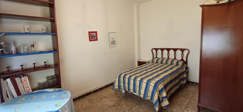 PISO GRANDE CERCA DE PLAZA DE SAN CAYETANO EN YECLA