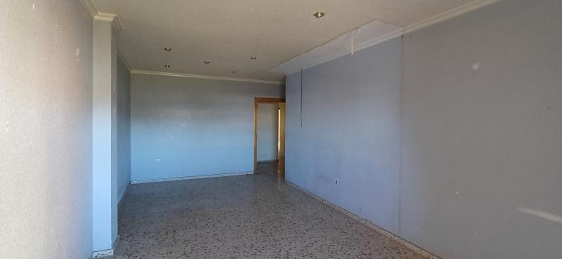 PISO JUNTO AL HOSPITAL Y A LA FERIA DEL MUEBLE DE YECLA.