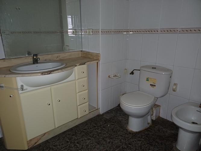 PISO JUNTO AL HOSPITAL Y A LA FERIA DEL MUEBLE DE YECLA.