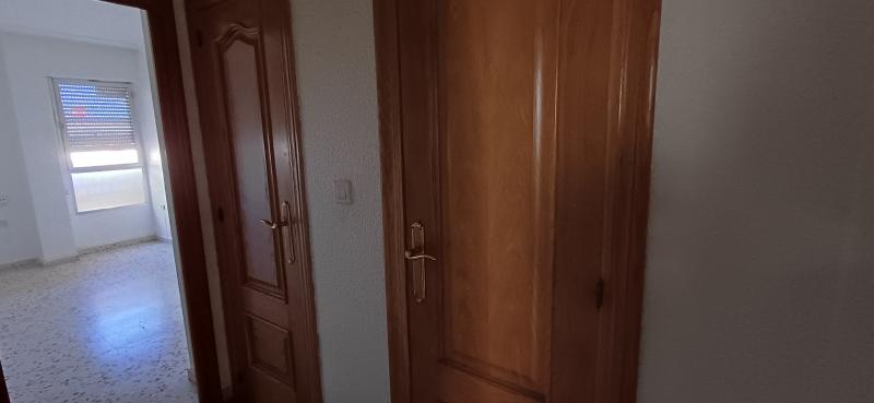 PISO JUNTO AL HOSPITAL Y A LA FERIA DEL MUEBLE DE YECLA.