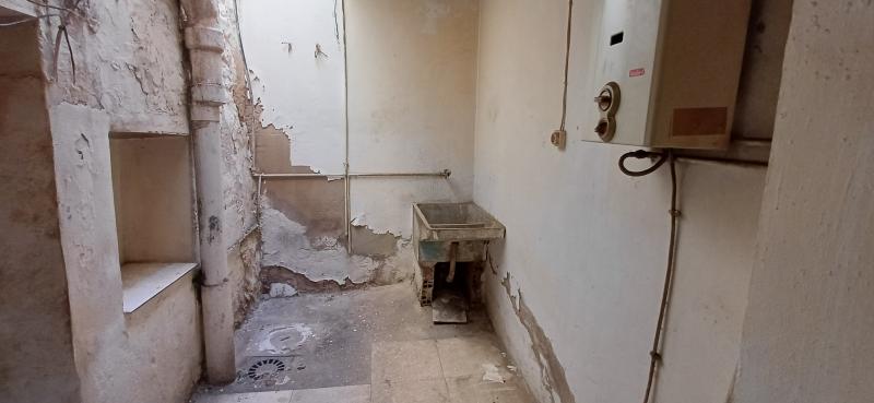 CASA EN PLANTA BAJA EN ESQUINA Y MUY CERCA DEL UVEN Y EN YECLA