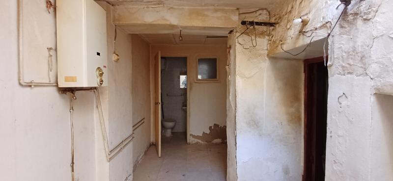 CASA EN PLANTA BAJA EN ESQUINA Y MUY CERCA DEL UVEN Y EN YECLA