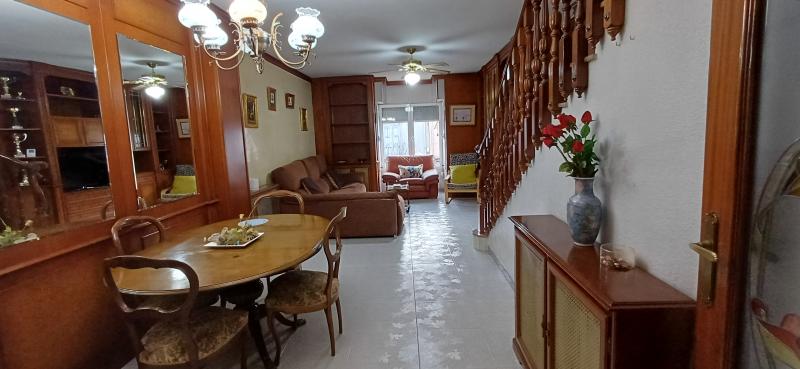 DUPLEX INDEPENDIENTE JUNTO A LA PLAZA DE SAN CAYETANO Y EN YECLA