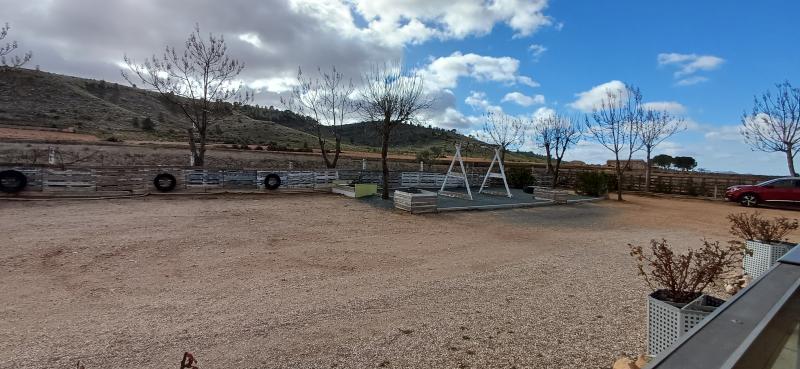 CHALET PARA VIVIR TODO EL AÑO Y EN YECLA