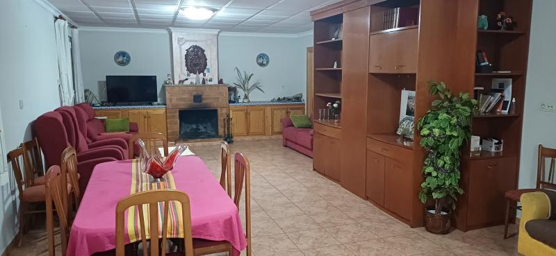 CHALET PARA VIVIR TODO EL AÑO Y MUY CERCA DE YECLA