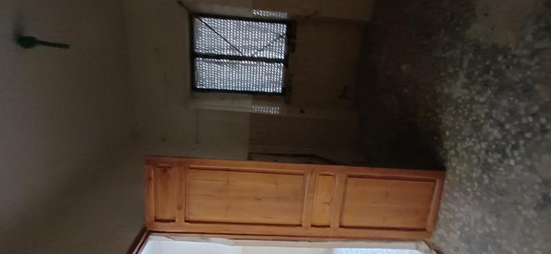 CASA INDEPENDIENTE PARA HACER ARREGLOS Y EN EL CENTRO DE YECLA