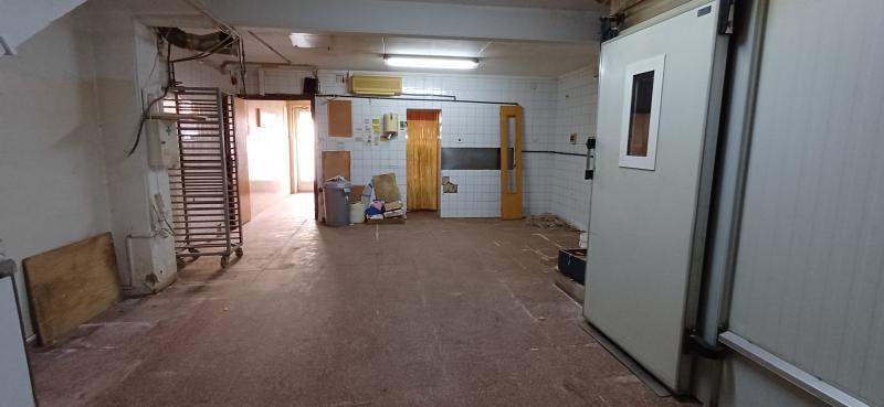 CASA EN 2 PLANTAS INDEPENDIENTE PARA HACER ARREGLOS Y EN YECLA