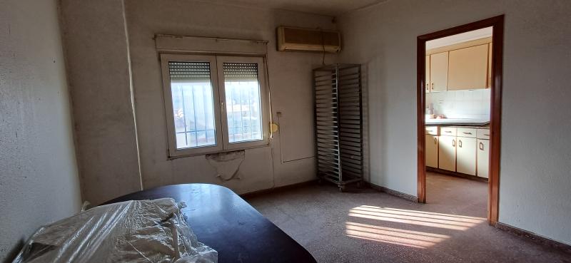 CASA EN 2 PLANTAS INDEPENDIENTE PARA HACER ARREGLOS Y EN YECLA