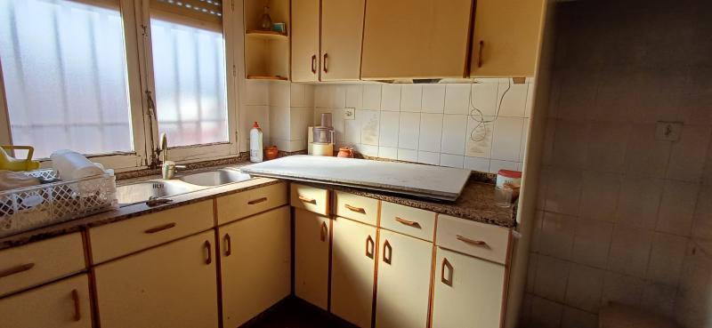 CASA EN 2 PLANTAS INDEPENDIENTE PARA HACER ARREGLOS Y EN YECLA