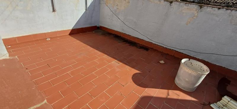 CASA EN 2 PLANTAS INDEPENDIENTE PARA HACER ARREGLOS Y EN YECLA