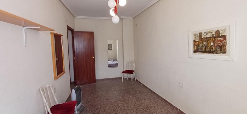 PISO POR PLAZA DE SAN CAYETANO CON ASCENSOR Y EN YECLA