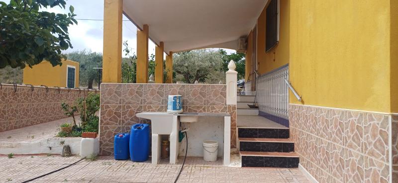 CHALET AMUEBLADO CERCA PARA VIVIR Y DE YECLA 