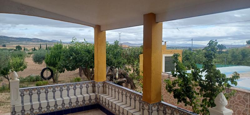 CHALET AMUEBLADO CERCA PARA VIVIR Y DE YECLA 