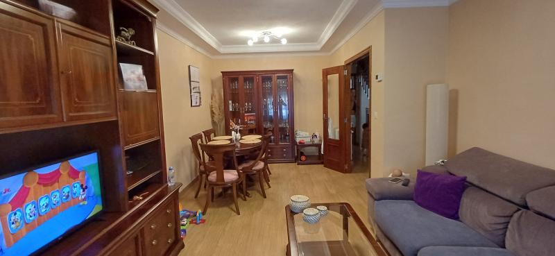CASA DUPLEX EN UNA PLAZA CON 2 GARAJES Y EN YECLA