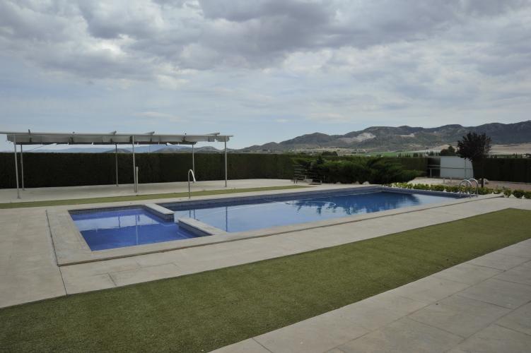 CHALET PARA VIVIR TODO EL AÑO Y EN YECLA