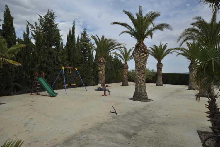 CHALET PARA VIVIR TODO EL AÑO Y EN YECLA