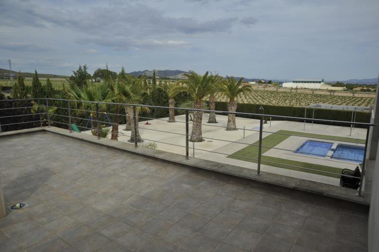 CHALET PARA VIVIR TODO EL AÑO Y EN YECLA