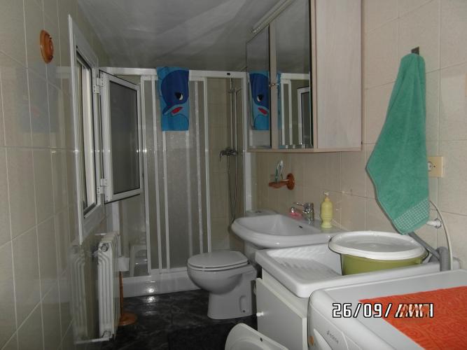 CASA GRANDE MUY CENTRICA CON GARAJE PARA VIVIR Y EN YECLA