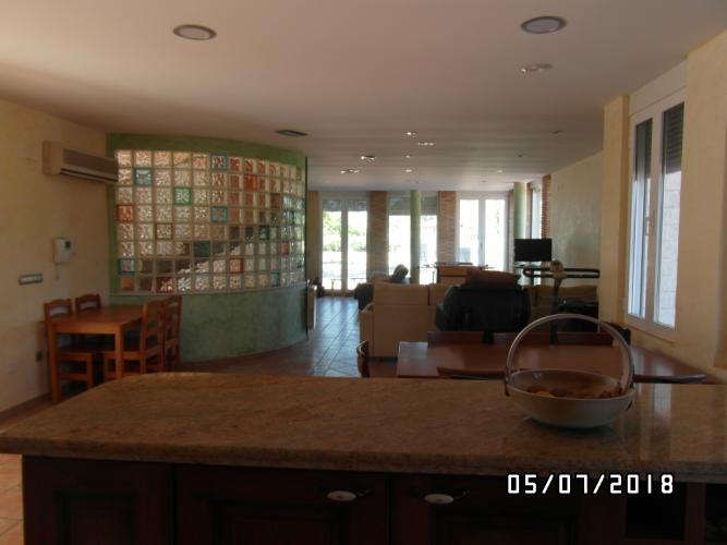 CHALET A 1 KM DE YECLA