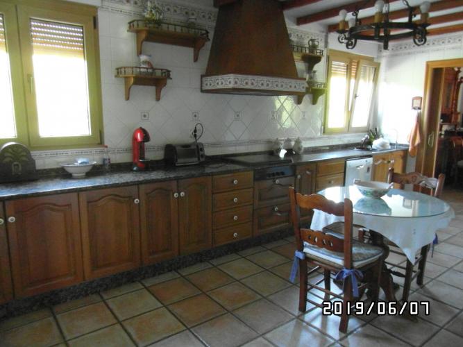 CHALET A SOLO 1 KM DE YECLA