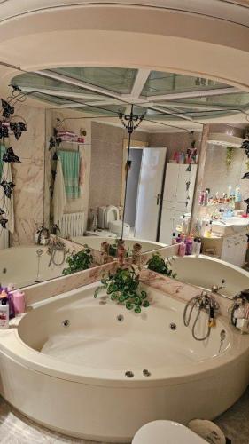 PISO CON ASCENSOR CON MUCHA LUZ CERCA DEL MERCADONA Y EN YECLA