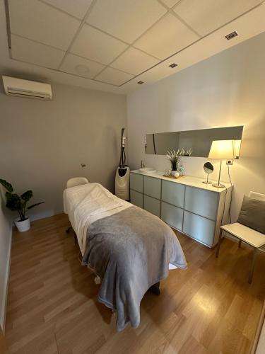 PISO INDEPENDIENTE EN PLANTA BAJA EN PLAZA CON JARDIN Y EN YECLA