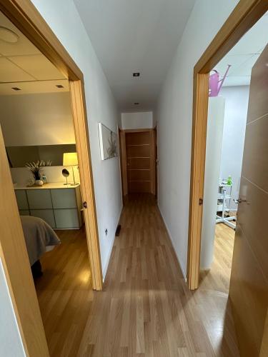 PISO INDEPENDIENTE EN PLANTA BAJA EN PLAZA CON JARDIN Y EN YECLA