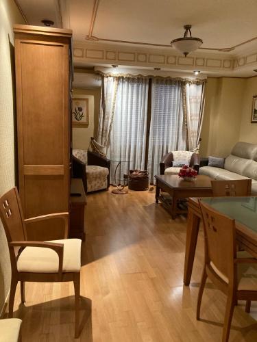 PISO 1º CERCA JARDIN DE LAS PALOMAS Y EN YECLA