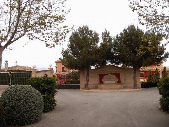 Chalet a 1´5 km. de Yecla