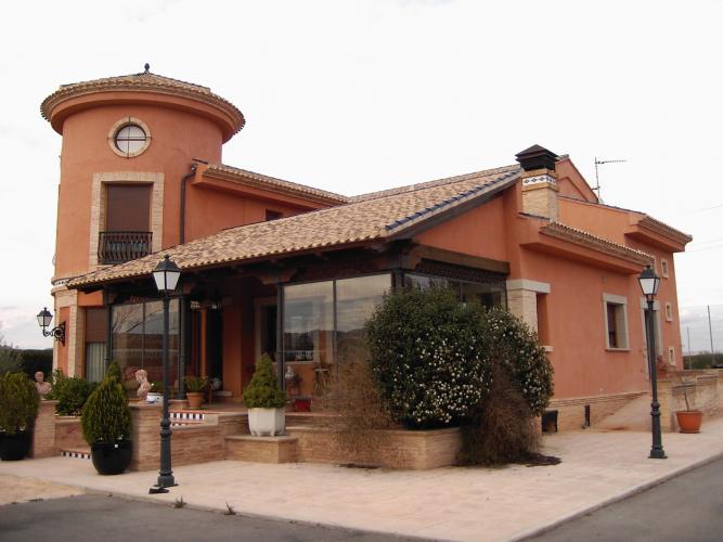 Chalet a 1´5 km. de Yecla