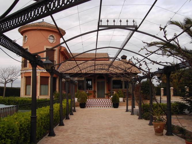 Chalet a 1´5 km. de Yecla