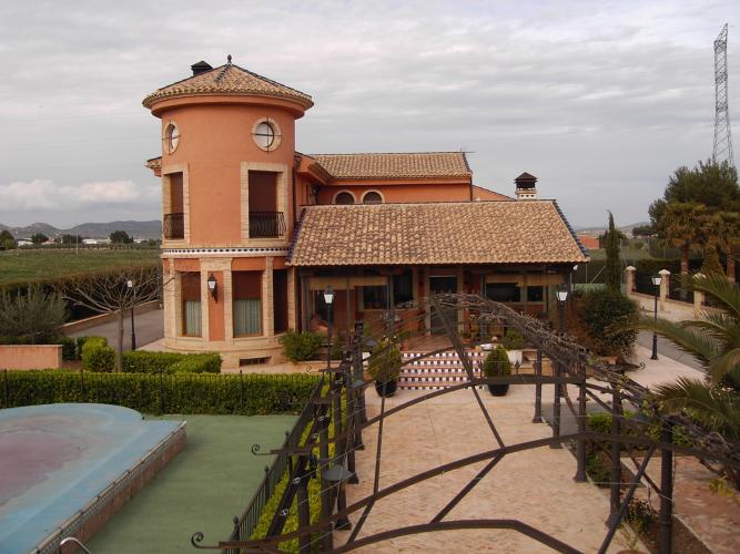 Chalet a 1´5 km. de Yecla