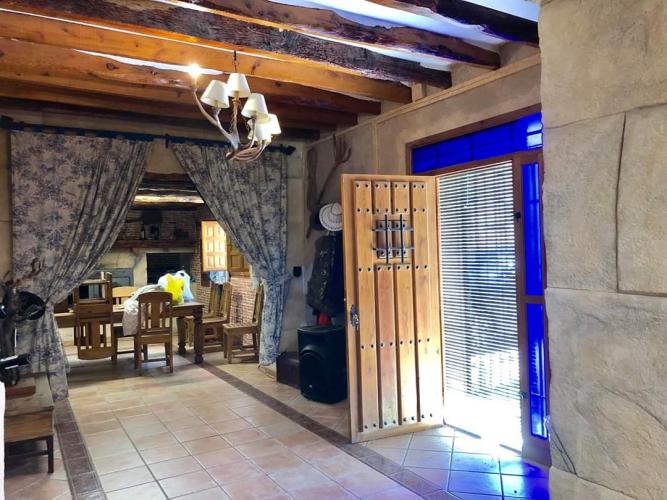 CHALET PARA VIVIR CERCA DEL AEROPUERTO DE ALICANTE Y EN YECLA