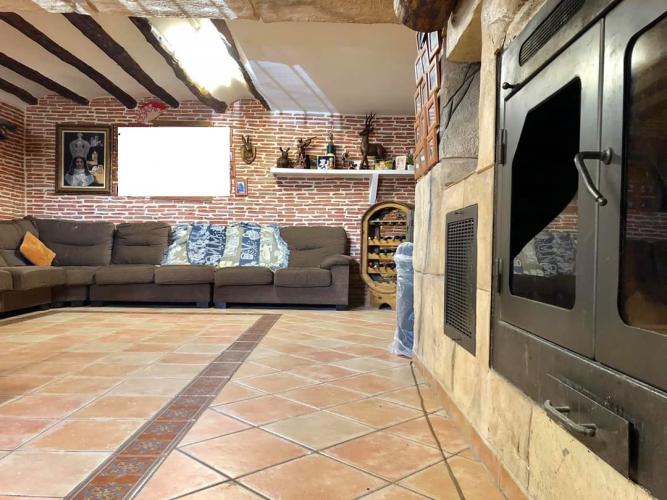 CHALET PARA VIVIR CERCA DEL AEROPUERTO DE ALICANTE Y EN YECLA