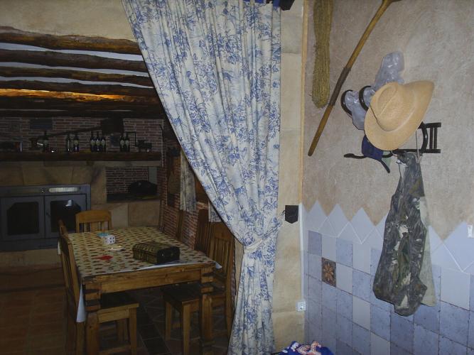 CHALET PARA VIVIR CERCA DEL AEROPUERTO DE ALICANTE Y EN YECLA