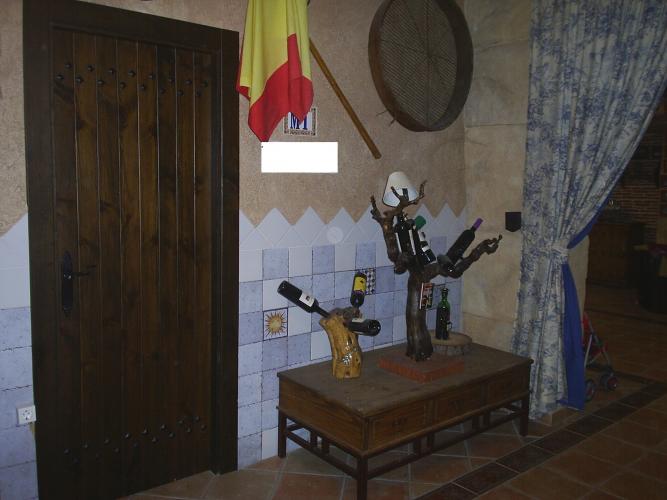 CHALET PARA VIVIR CERCA DEL AEROPUERTO DE ALICANTE Y EN YECLA