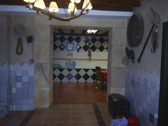 CHALET PARA VIVIR CERCA DEL AEROPUERTO DE ALICANTE Y EN YECLA