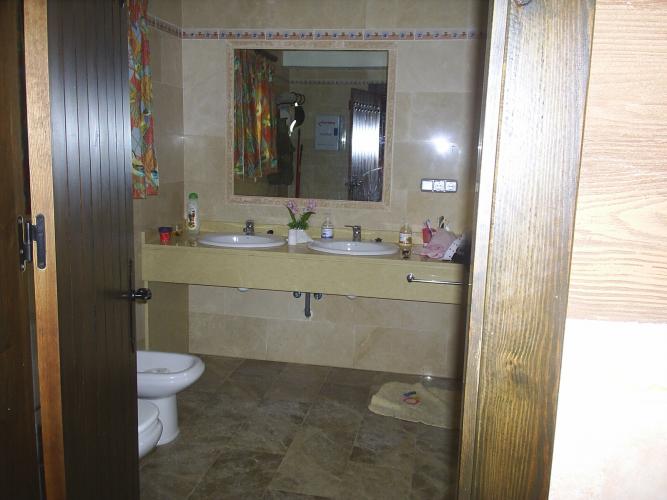 CHALET PARA VIVIR CERCA DEL AEROPUERTO DE ALICANTE Y EN YECLA