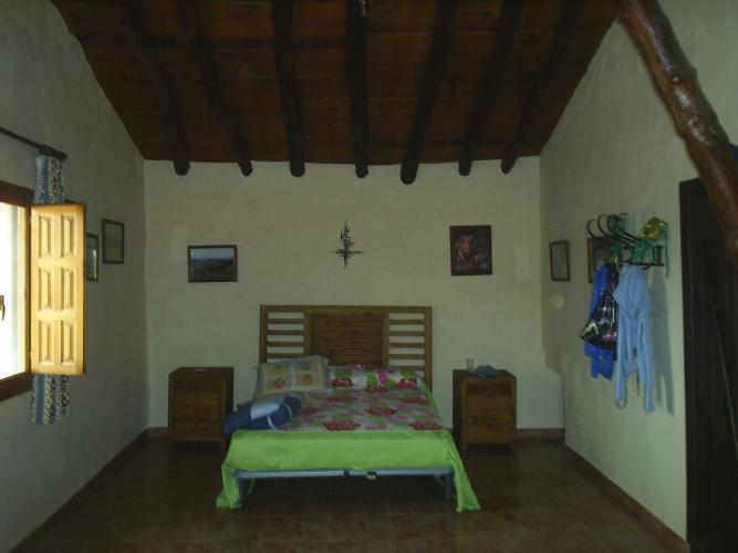 CHALET PARA VIVIR CERCA DEL AEROPUERTO DE ALICANTE Y EN YECLA