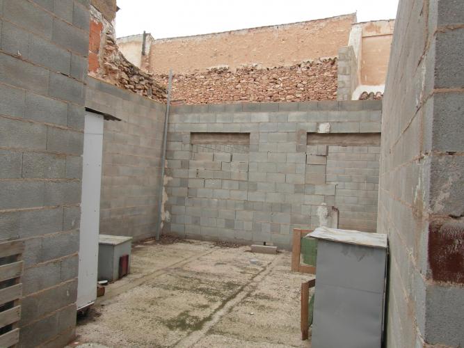CASA EN CONSTRUCCION EN LA FUENTE DEL PINO DE JUMILLA