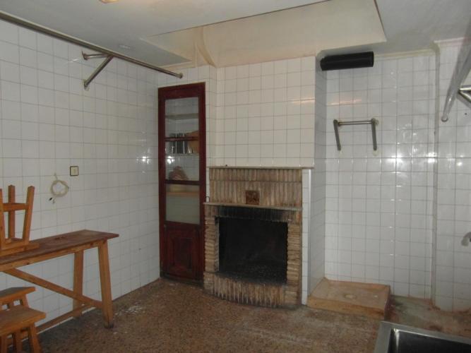 CASA INDEPENDIENTE  2 PLANTAS Y SOTANO EN EL CENTRO DE YECLA