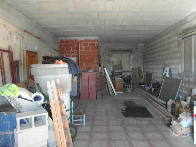 CHALET PARA ACABAR DE OBRA Y EN YECLA