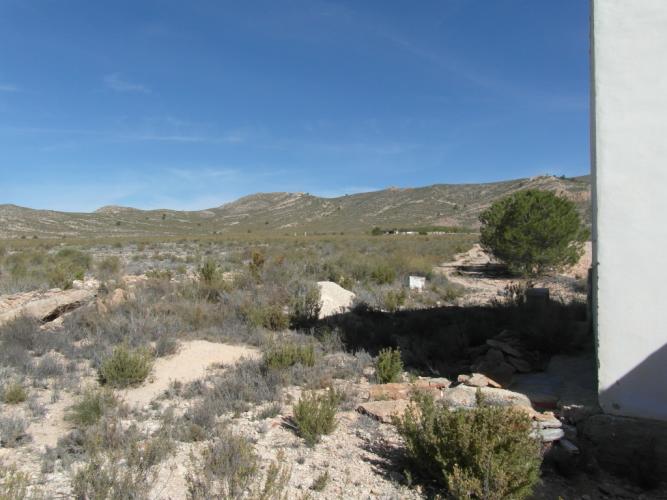 CHALET PARA ACABAR DE OBRA Y EN YECLA