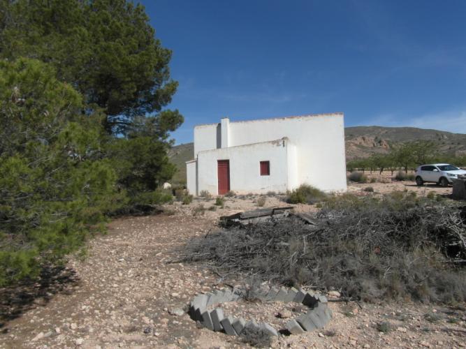 CHALET PARA ACABAR DE OBRA Y EN YECLA