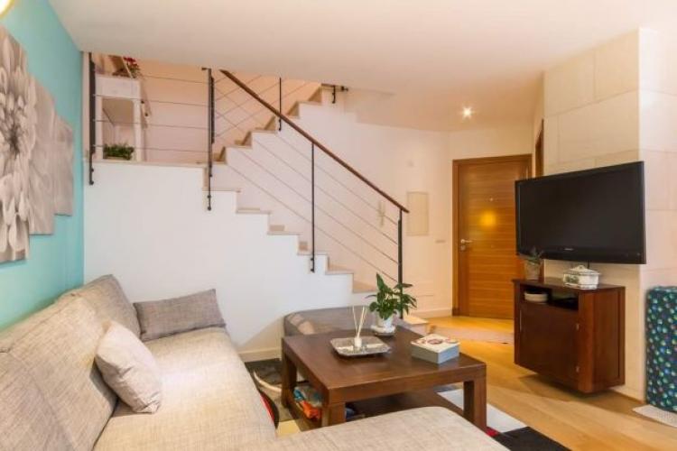 CASA TRIPLEX  EN URBANIZACIÓN Y EN MENORCA